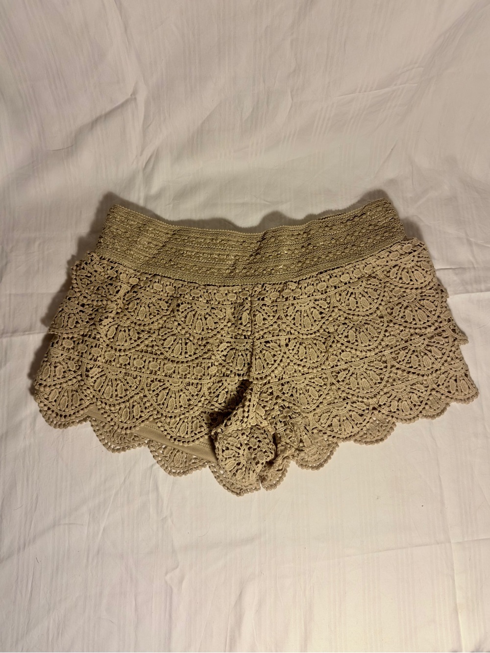 Rewind Beige Crochet Lace Boho Festival Shorts L Smocked Elastic Waist Lined